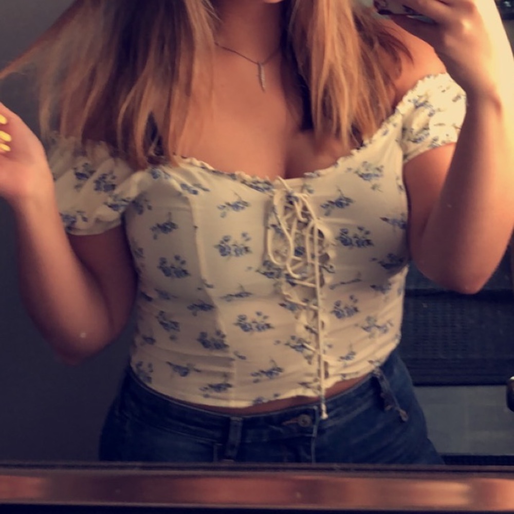 American Eagle • floral off the shoulder crop top